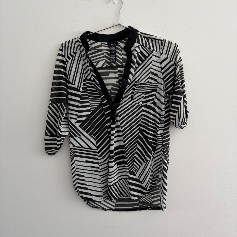 Rue21 Womens Black White Geometric Striped Henley Blouse Medium